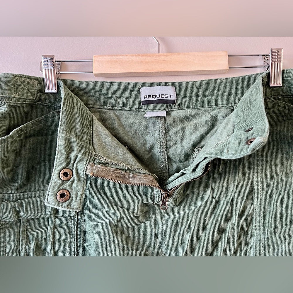 Y2K Green Corduroy Mini Skirt Snap/buckle details - grunge baddie preppy retro - Picture 7 of 10